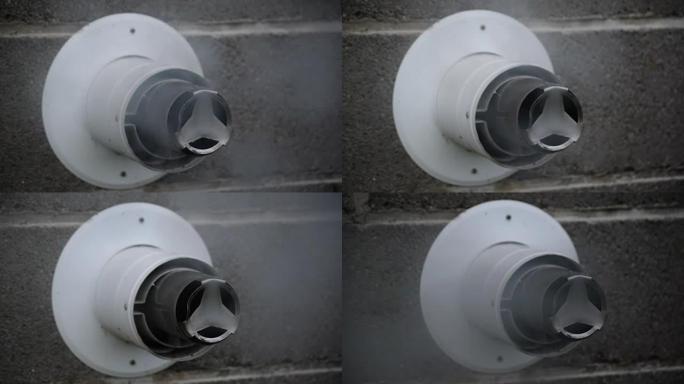 房屋墙壁上柴油加热的吸烟排气管