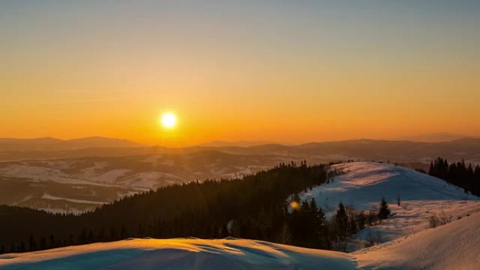 冬季山区的日落时间流逝