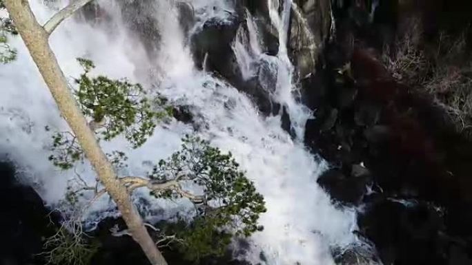 加利福尼亚州太浩湖瀑布鹰瀑布上方直下无人机角度