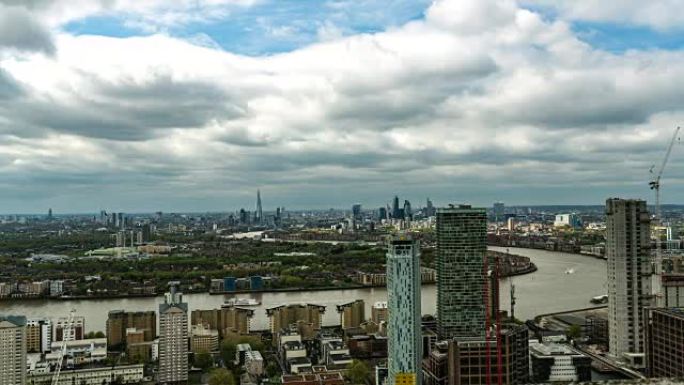 伦敦泰晤士河和金丝雀码头商业区的空中全景