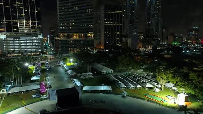 迈阿密市中心夜间进行空中射击
