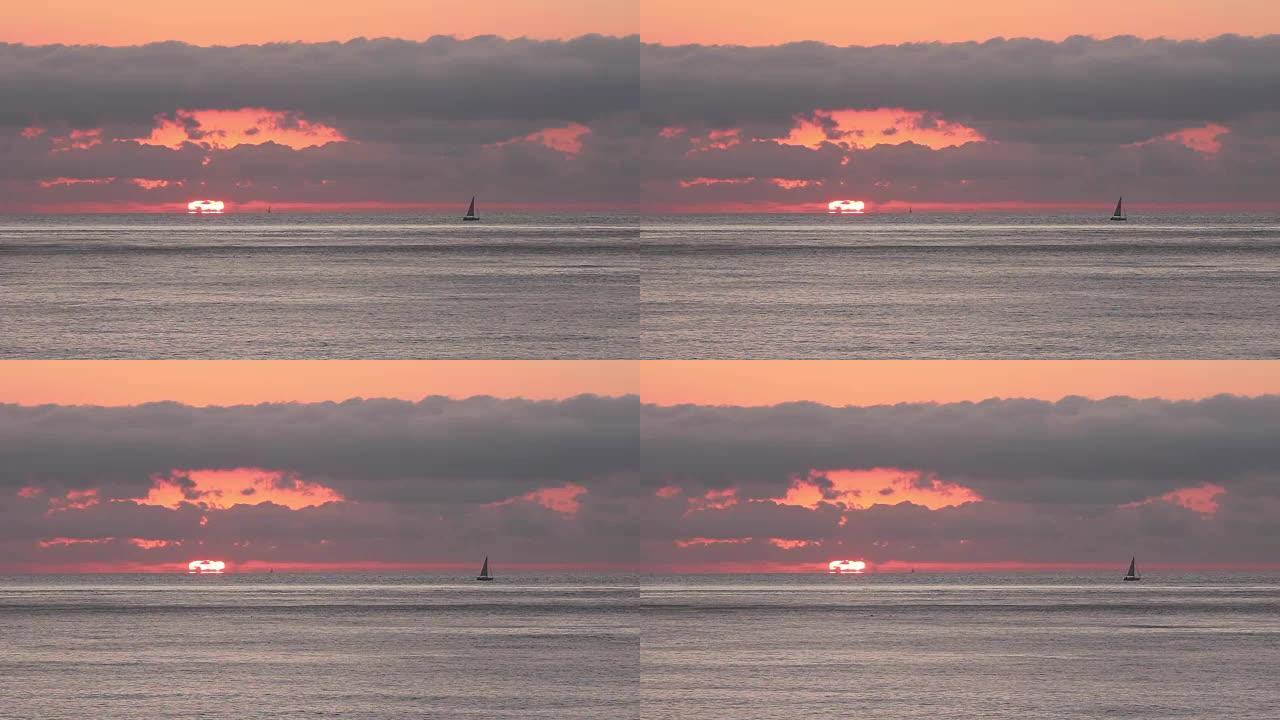 海上地平线上的日落或日出，帆船的轮廓