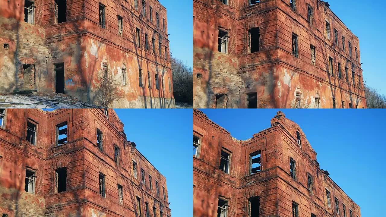 这座破旧的废弃红砖建筑，没有门窗。锅