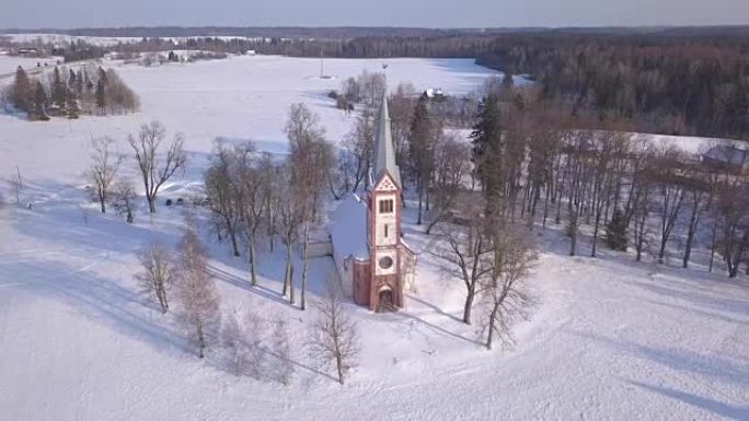 教堂冬季场克里木达拉脱维亚空中无人机俯视图4K UHD视频