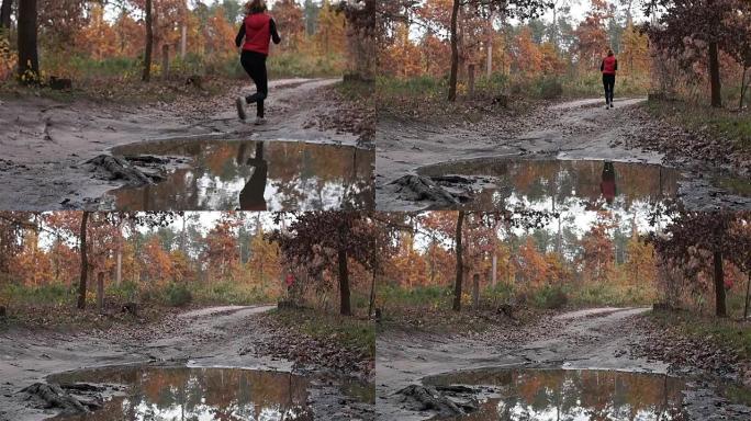 做运动。一个女人沿着马路踩进水坑。