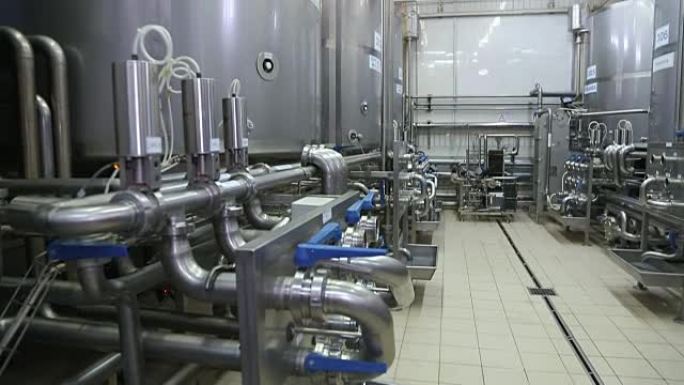 现代化乳品厂的管道
