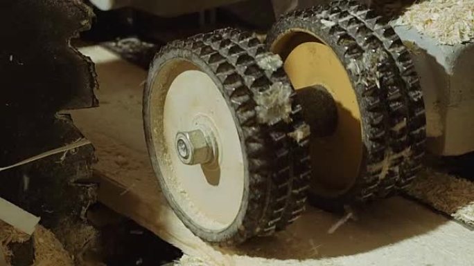 锯木厂的木板磨浆机纺纱轮