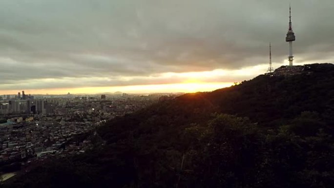 南山公园山首尔黄昏的城市景观