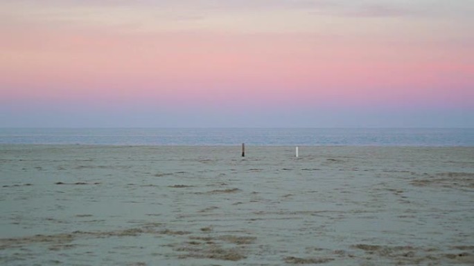 里米尼海滩的地平线