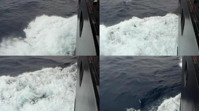 公海的大型游轮。波浪溅到船的侧面。