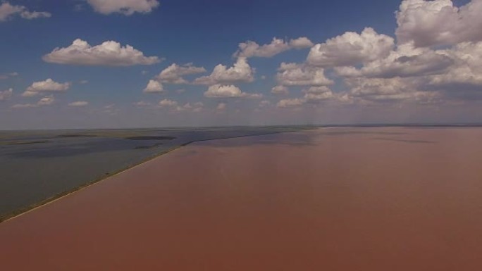 粉红盐湖西瓦什的航拍。