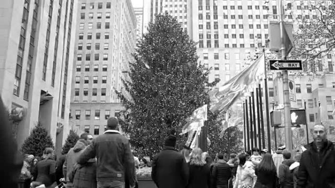 洛克菲勒中心圣诞树与大批游客的黑白视频
