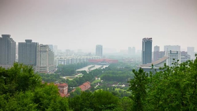 雾天武汉市革命博物馆屋顶全景4k延时中国