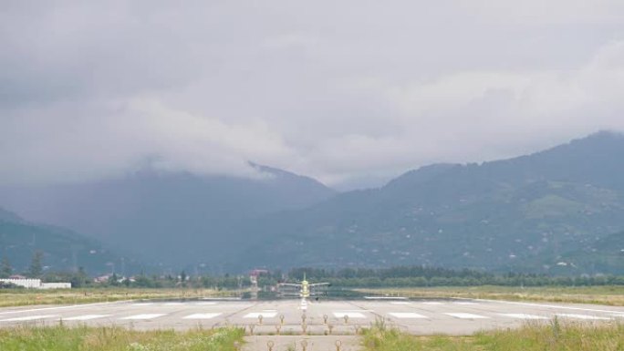 飞机从佐治亚州山区机场起飞