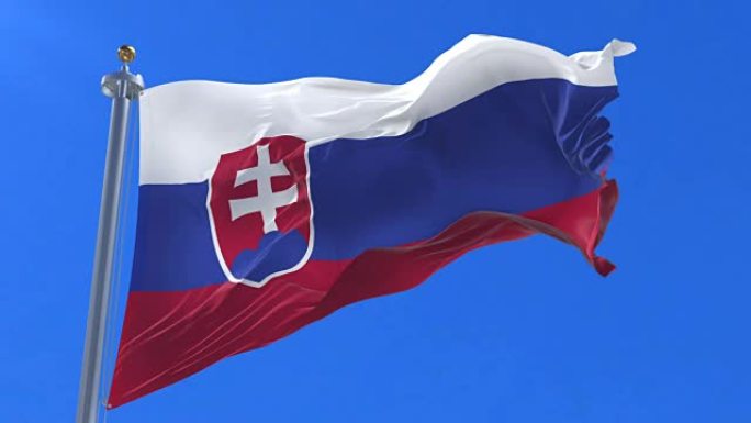 斯洛伐克国旗在蓝天下缓慢地挥舞着，循环