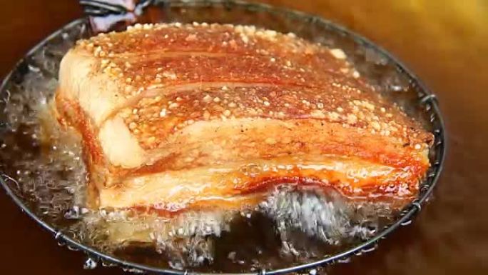 炸猪肉做脆皮猪肉，泰国菜
