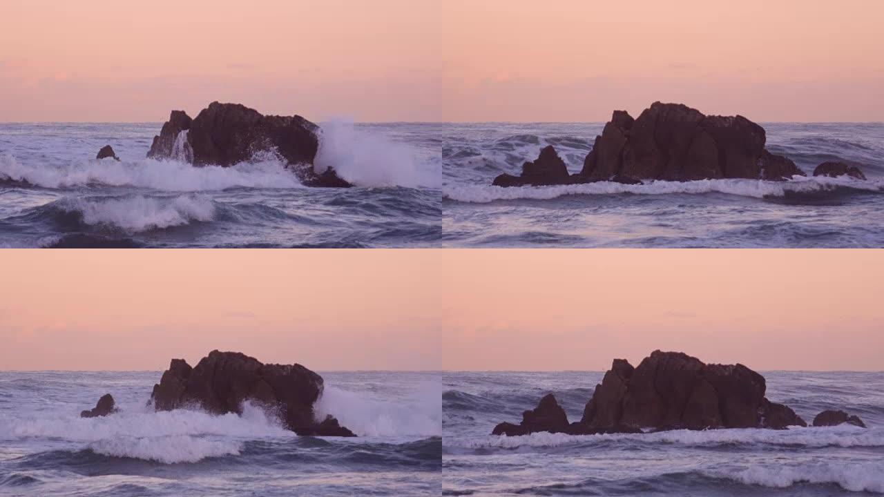 岩石海浪上的乔安海滩