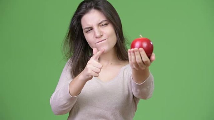 年轻美女捧着苹果竖起大拇指