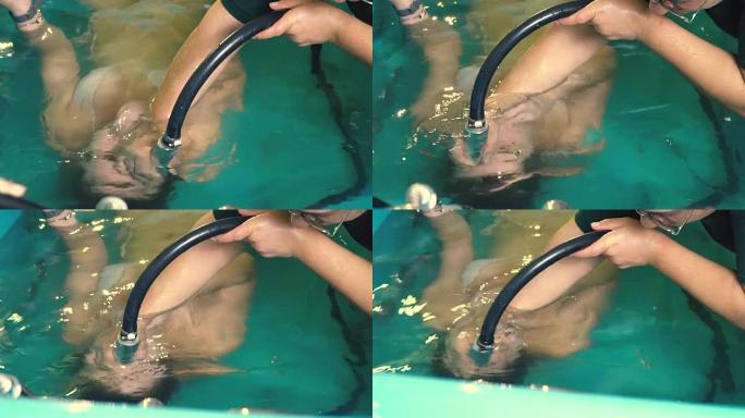 水下女孩在水力按摩过程中按摩额头，慢动作