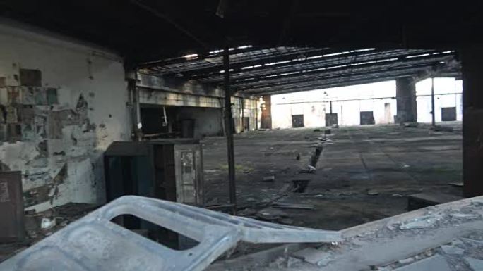 东欧的旧工厂被毁