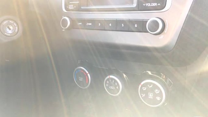 内部视图汽车运输和车辆概念-汽车音频立体声锁定系统点火
