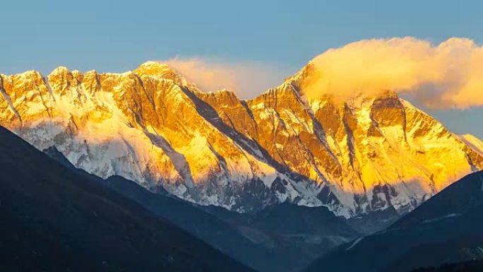 珠穆朗玛峰，最高山峰8845米。