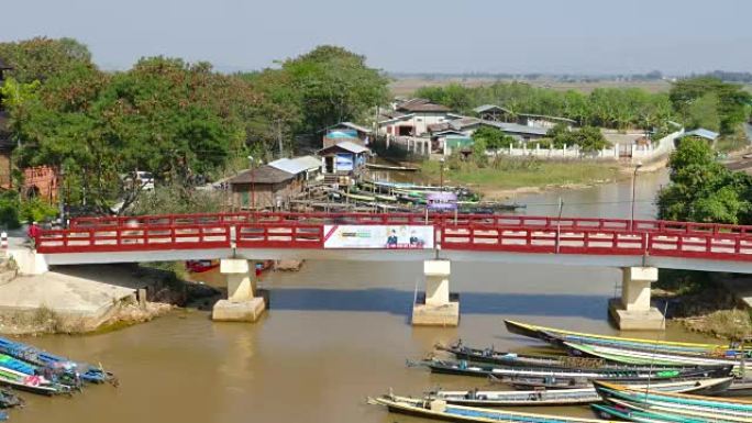 Inle湖上Nyaung Shwe的许多船只，延时