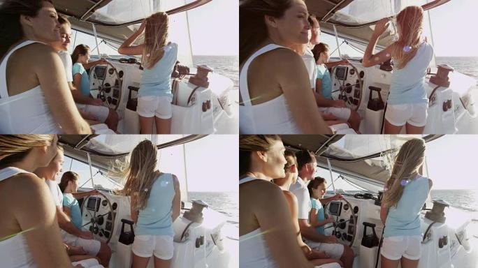 年轻的高加索女孩和父母驾驶海洋游艇
