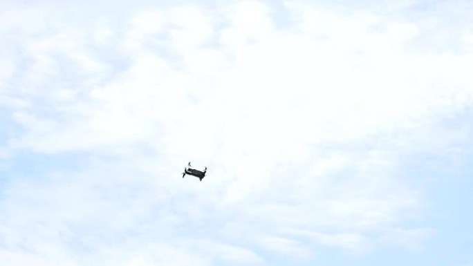 定制六架无人驾驶飞机在天空中飞行