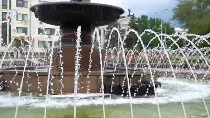 城市中心的夏季喷泉
