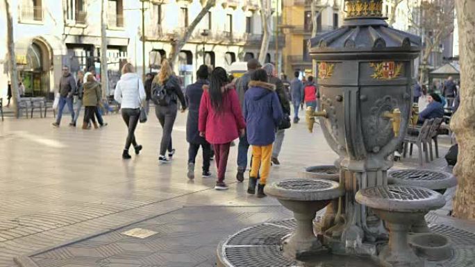 巴塞罗那著名旅游景点拉兰布拉大道的Canaletes喷泉
