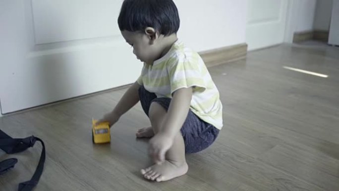 亚洲婴儿玩玩具车塑料
