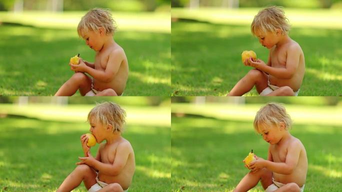 小男孩坐在户外草地上吃梨水果，分辨率为4k