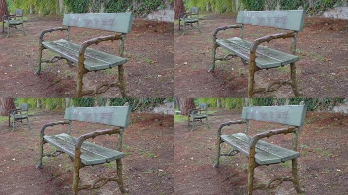 帕拉蒂诺公园上的一张旧的小板凳