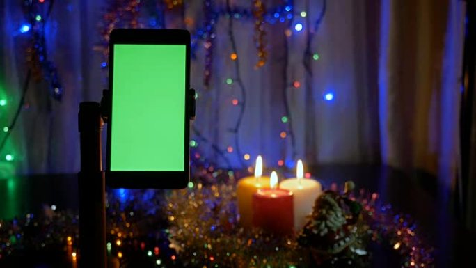 新年的背景，在前景的智能手机与绿屏。