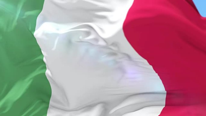 意大利国旗在蓝天下挥舞，循环
