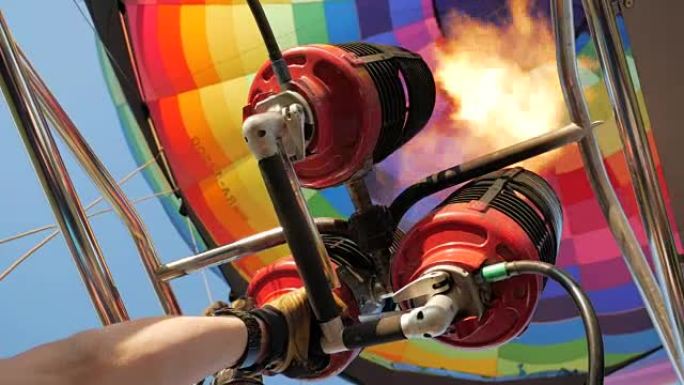 在飞行过程中，由气体火燃烧到气球或浮空器的热空气