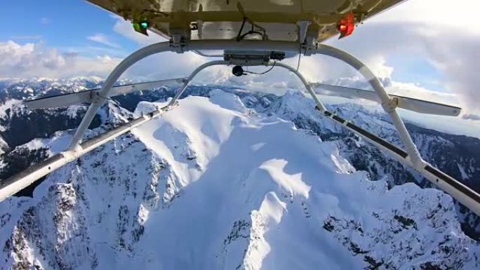 冬季探险深入山区穷乡僻居飞行直升机倒车滑梯视图