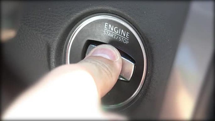 汽车司机用现代钥匙扣停止发动机，取出钥匙，特写