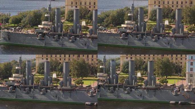 极光巡洋舰窗外的景色。纪念碑巡洋舰极光。“极光”号是一艘俄罗斯受保护巡洋舰，目前被保存在圣彼得堡的博