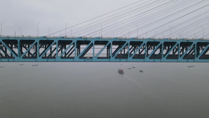 航拍高铁驶过长江大桥