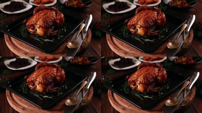 圣诞节新的节日晚餐烤全鸡和其他配菜