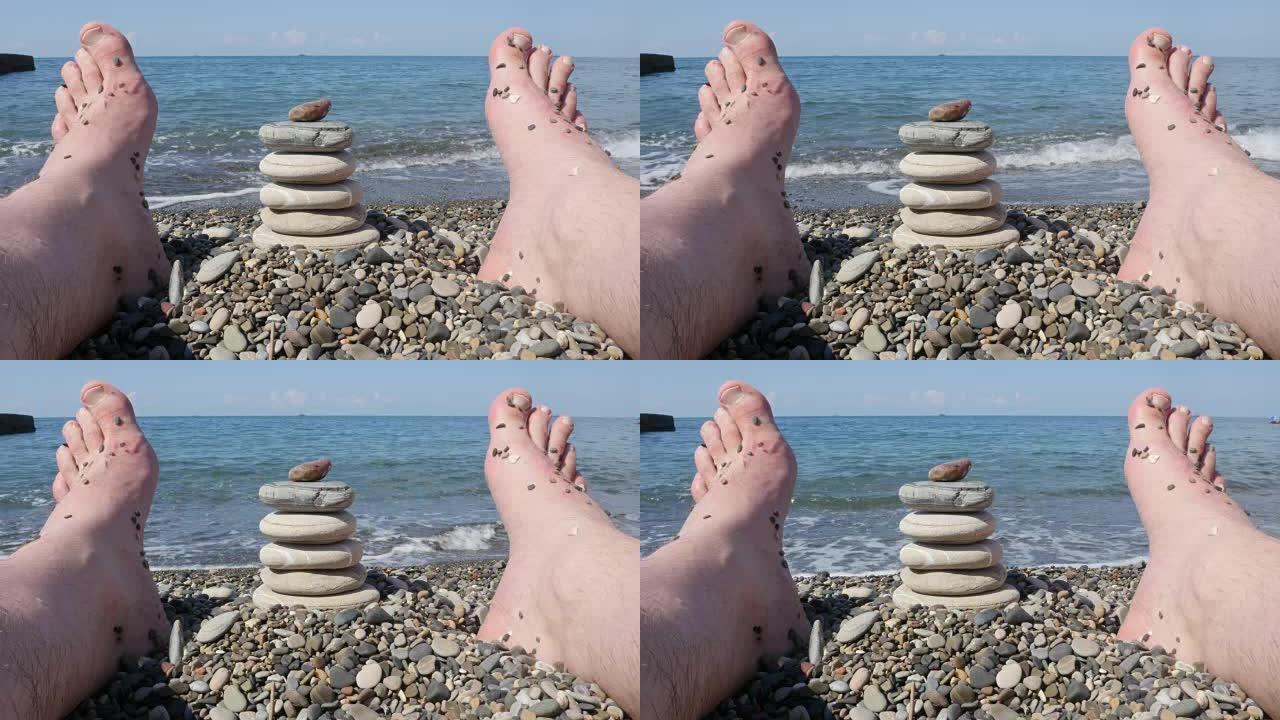 夏天的日子里，脚对着大海