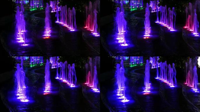 多媒体喷泉表演，晚上配有彩色照明灯