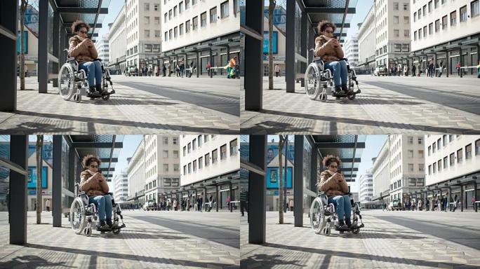 在市中心坐轮椅的能力不同的年轻女孩