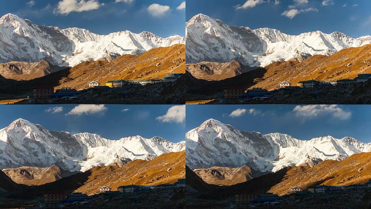 一段延时视频，云层在珠穆朗玛峰附近的尼泊尔昆布地区的Gokyo村庄和湖泊上方移动。