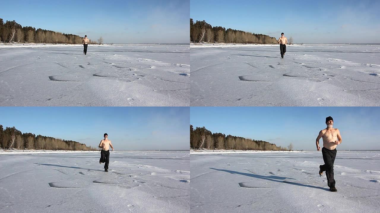 一名男子戴着一顶帽子，赤裸着身体跑过一条冰冻的河流，鄂毕水库，俄罗斯