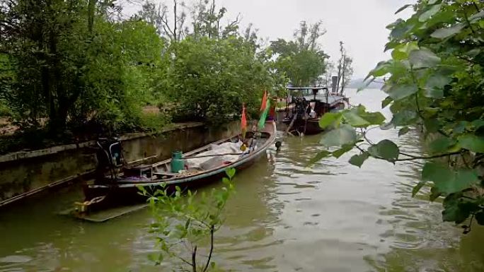 运河上的传统捕鱼长尾船