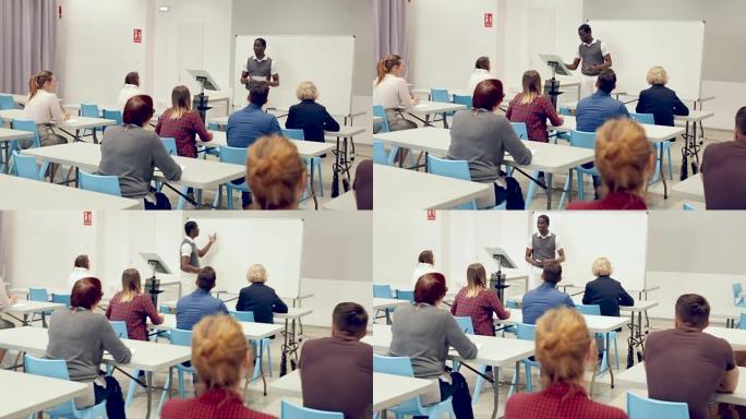非裔美国老师为学生做演讲