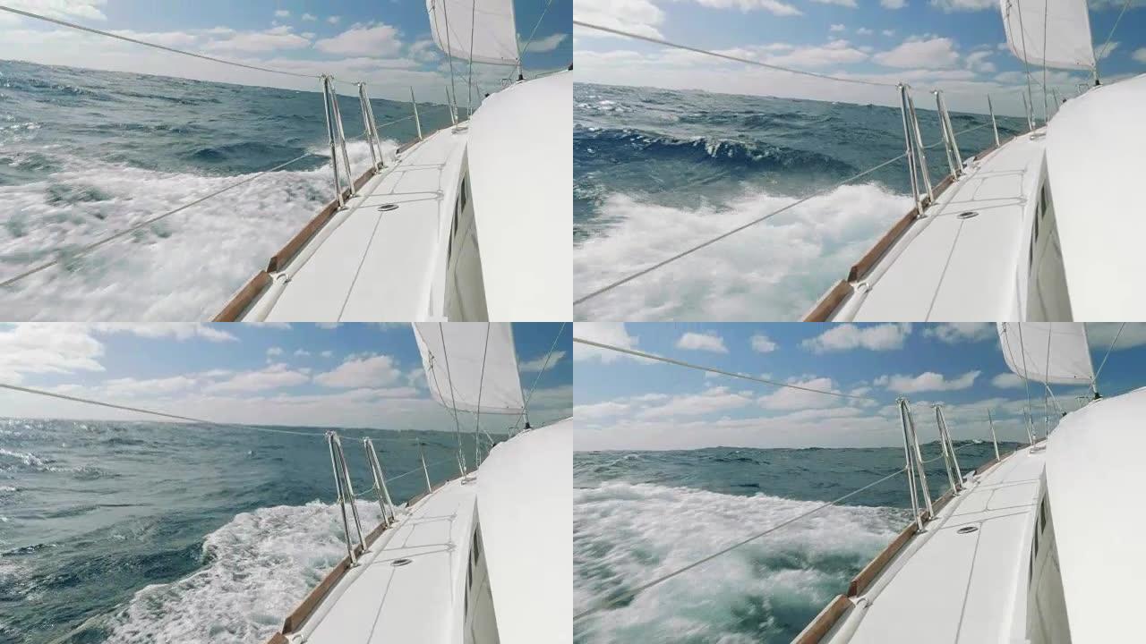 从帆船游艇上看海浪和天空